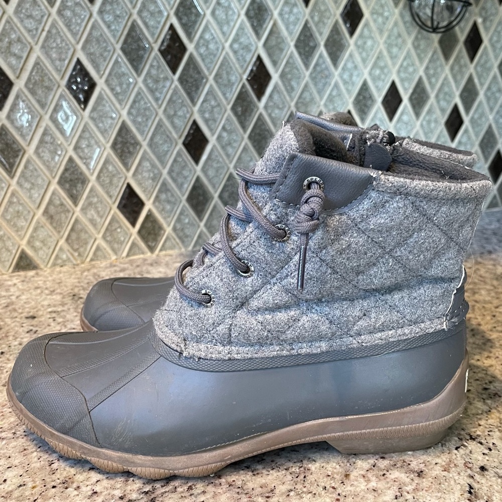 Duck boots